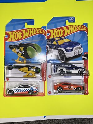 Matchbox 70 Years White Holden VF Commodore SSV |HW Rescue Skyfire, Animal  