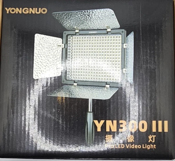 Luz LED de video para cámara YONGNUO YN300III con temperatura de color ajustable Foto 2 de 4