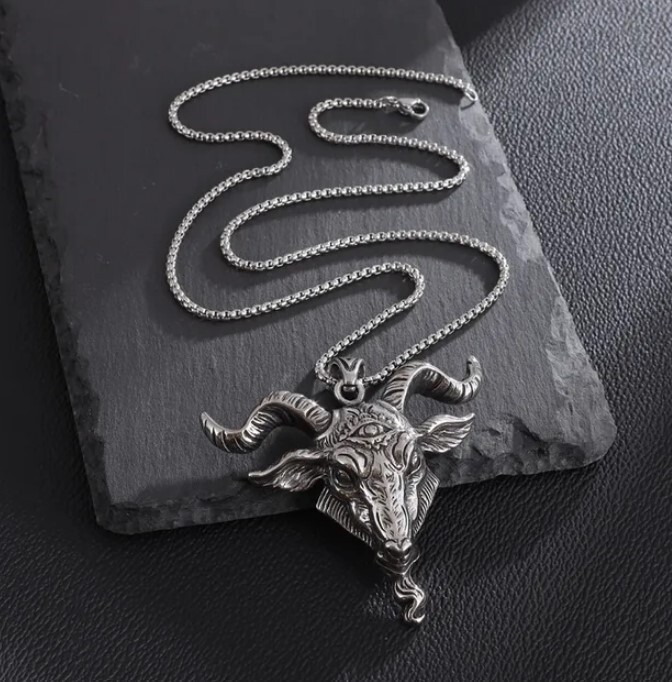 Ciondolo in argento Baphomet Bafometto sul pentacolo simbolo Satana Wicca