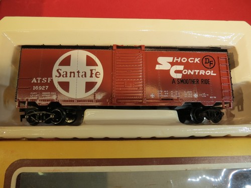 HO - Realista - Caja Puerta Corredera 40', Santa Fe ATSF 16927 NUEVO EN CAJA | Zustand: New