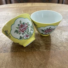 Pair Of Vintage Asian Chinese Yellow Floral Chelsea Style Saki Cups Rice Bowls
