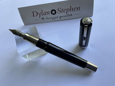 Visconti Opera Master schwarze Nadelstreifen Füllfederhalter 14K Gold breite Feder