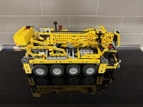 LEGO TECHNIC: Mobile Crane (8421)