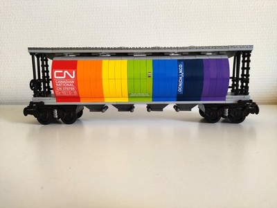 LEGO City Zug MOC Custom - Canadian National Rainbow Covered Hopper Stickered