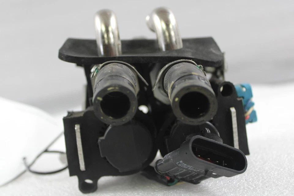 Válvulas Ferrari 458, 488, 599, 612, FF, TGK, Usadas, P/N 67635900 / 67444900 - Imagem 2 de 4