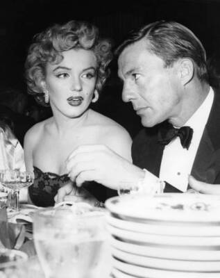 Marilyn Monroe wearing off shoulder dress at Hollywood event with
