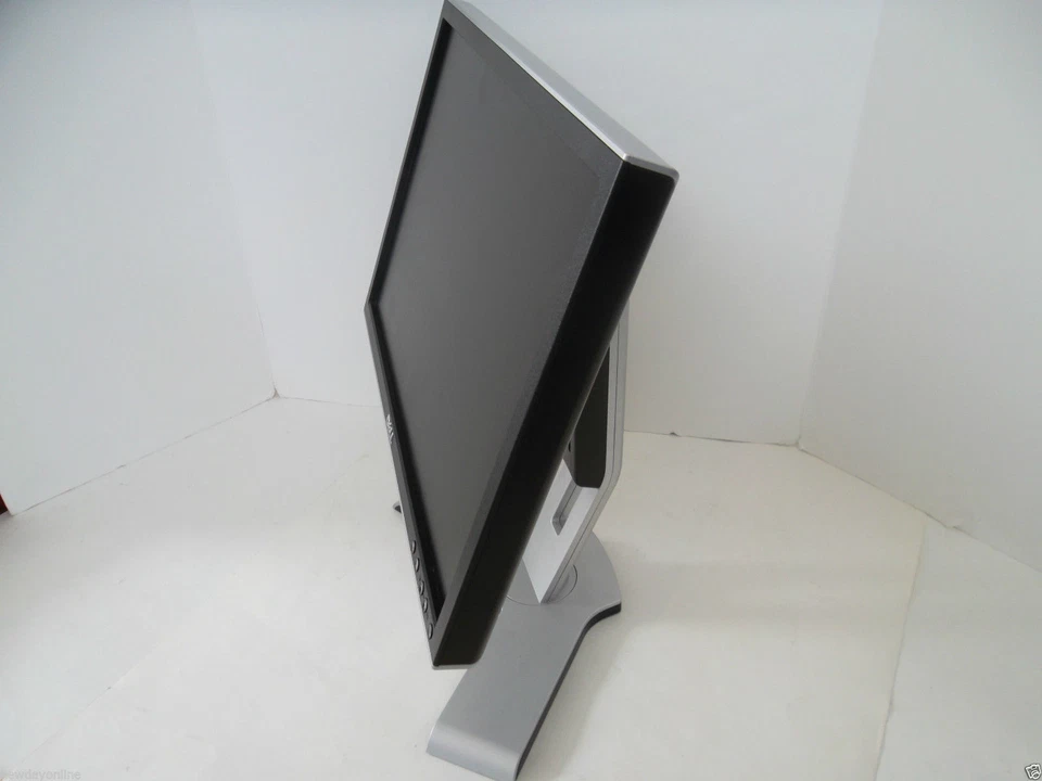 Dell UltraSharp 19" Widescreen Monitor 1908WFP w/4-Port Hub VGA DVI GP004 G435H - Image 3 of 4
