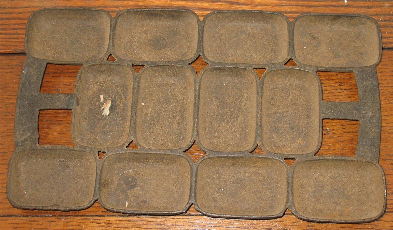 Antique Waterman Cast Iron Dozen 12-Section Depression Muffin Gem Bread Pan