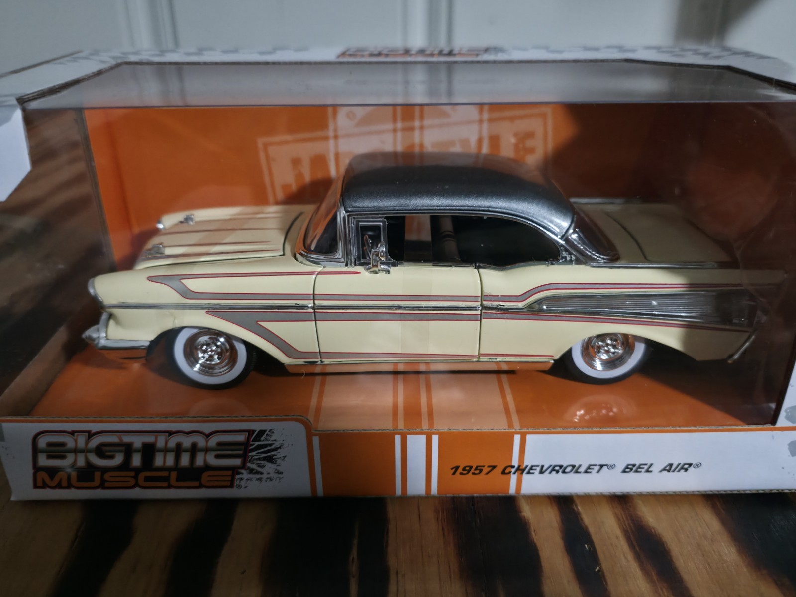 Jada Toys Bigtime Muscle 1:24 Chevrolet Bel Air 1957 Beige Silver Diecast Car