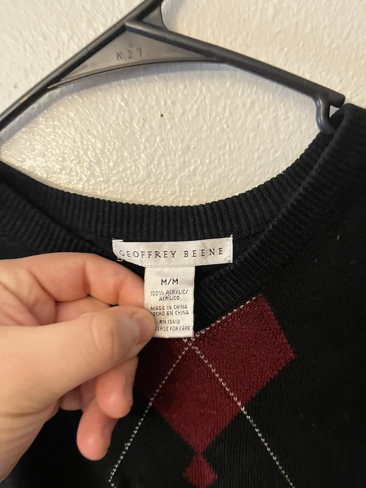 Geoffrey Beene Men's Black Argyle Sweater Vest V-neck Size M Black/ Red Diamonds - Image 3 of 4