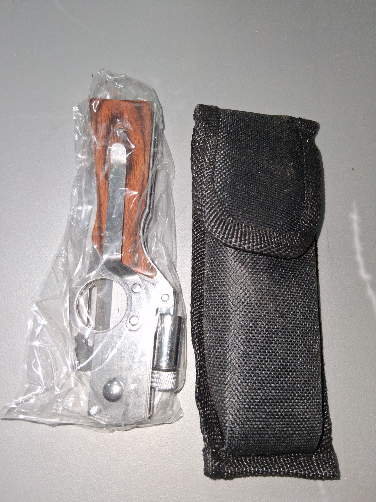 AK-47 Flashlight Pocket Knife 3.5-Inch Blade