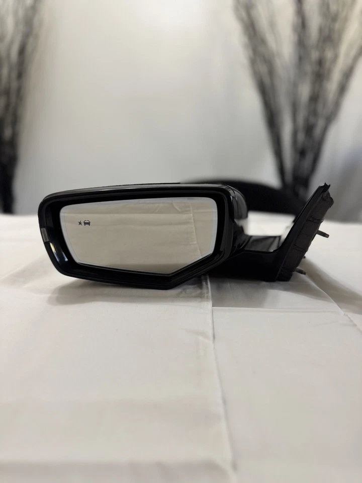 2015-2019 CADILLAC CTS OEM DRIVER SIDE LEFT POWER SIDE MIRROR BLACK BLIND SPOT - Image 2 of 4