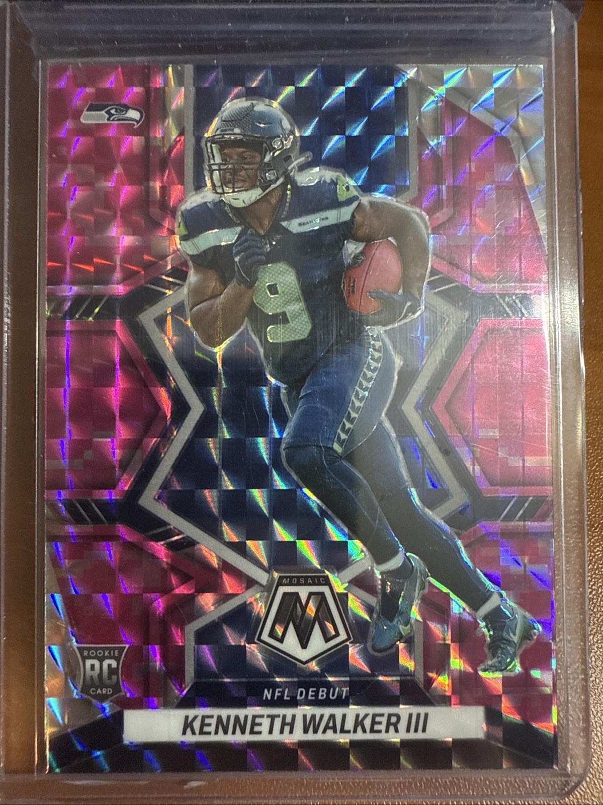 2022 Panini Mosaic NFL Debut Kenneth Walker III #284 Camo Pink Mosaic Prizm (RC)
