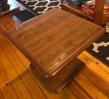 Ethan Allen Nutmeg Heirloom Pedestal Lamp End Table