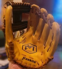 Franklin FieldMaster Series 11" Glove RHT 22604-11  Dura-Bond Lacing CFS RHT