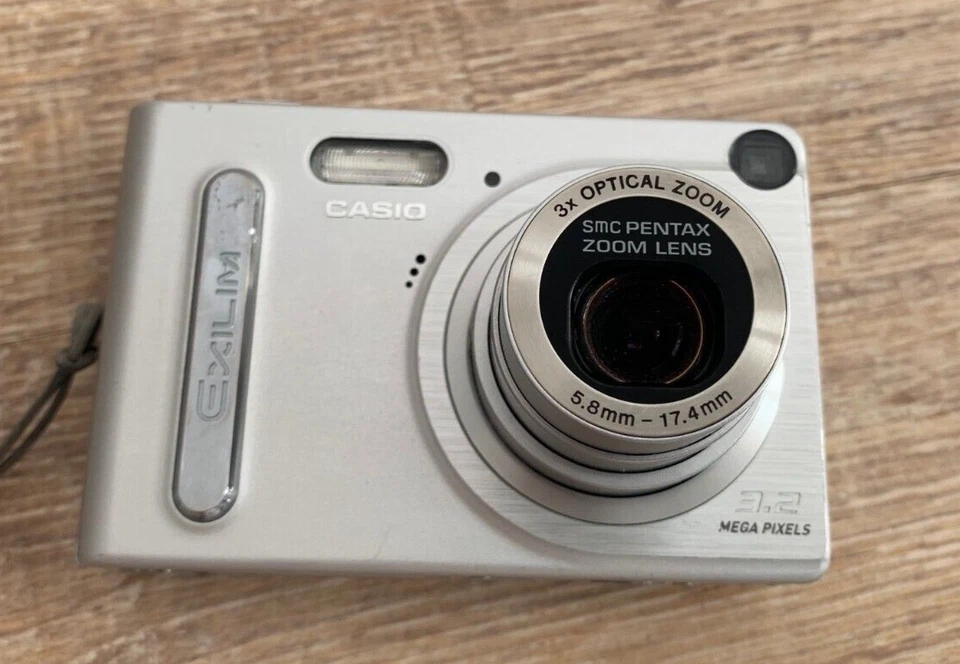 Casio camera digital silber/ 3 mal Zoom/Exilim/ gebraucht/ 3,2 Megapixel - Bild 3 von 4