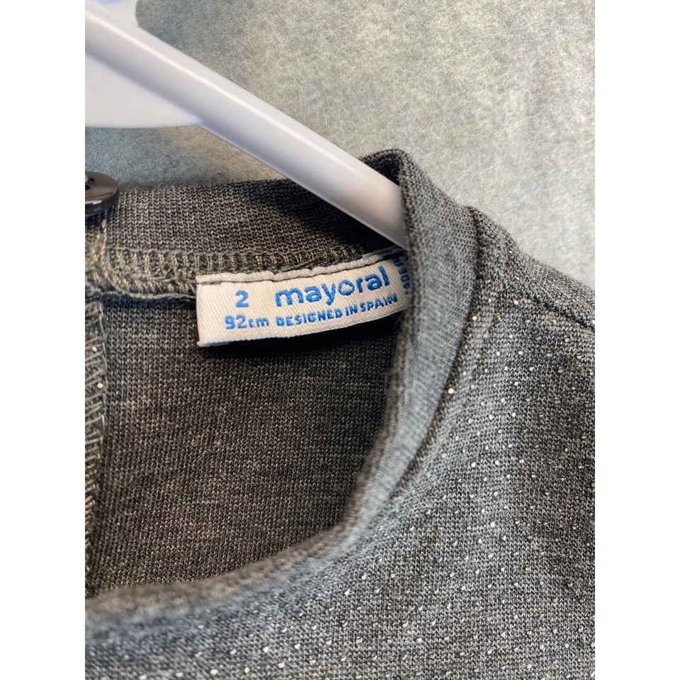 Vestido Mayoral Niñas Gris Brillante Manga Larga Talla 2 Usado en Excelente Condición Love Corazón Aplique Llave Foto 3 de 4