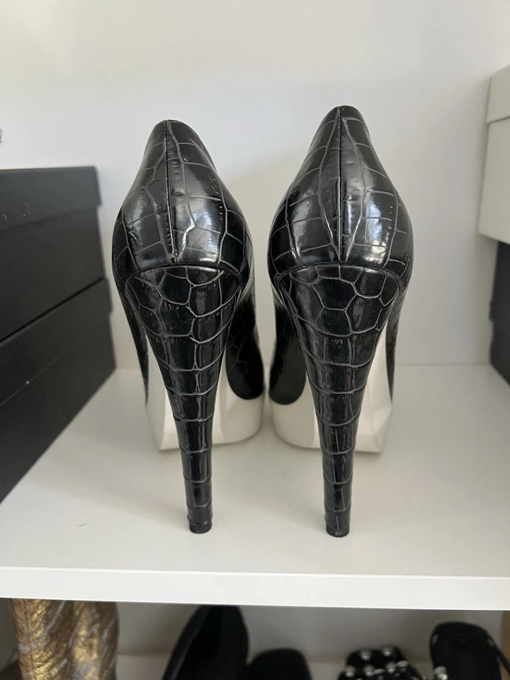 Bombas Stella McCartney preto crocodilo em relevo tamanho 40 - Imagem 3 de 4