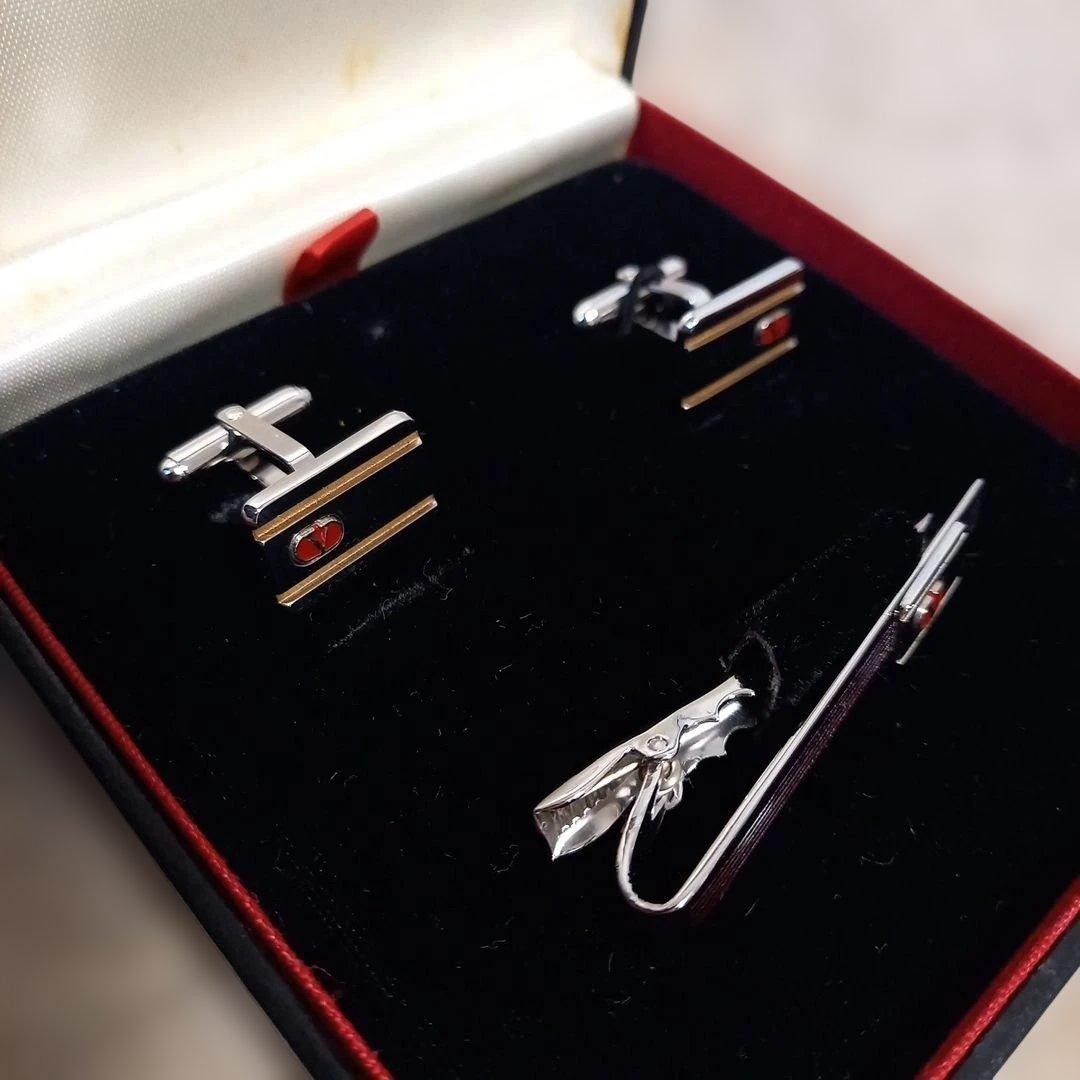 Valentino Garavani Cufflinks Tie Clip Set - Silver Red Stripe Design Used thumbnail 6