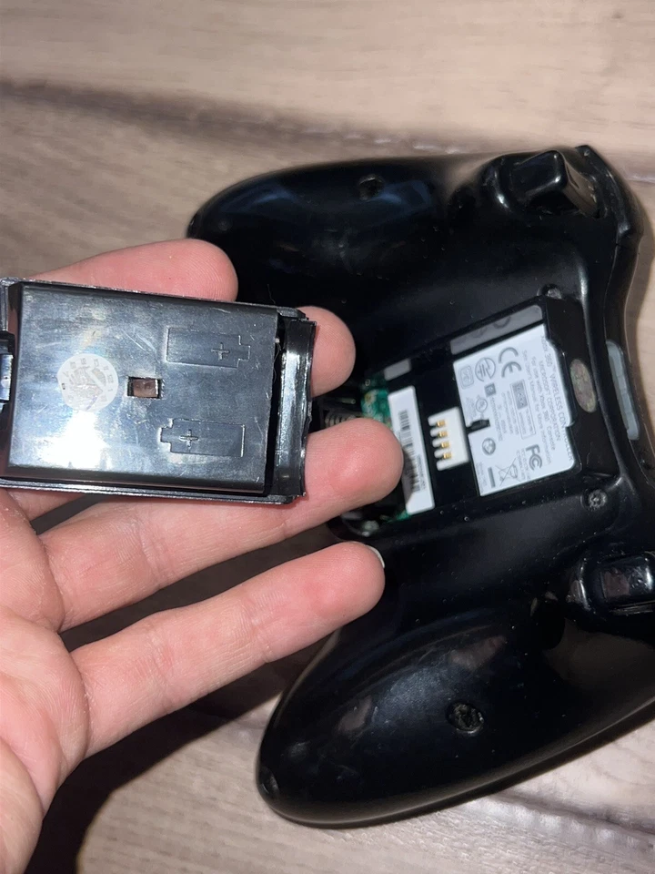 Gamestop Exclusive Fed Radioactive Xbox 360 Wireless Controller - Image 3 of 4