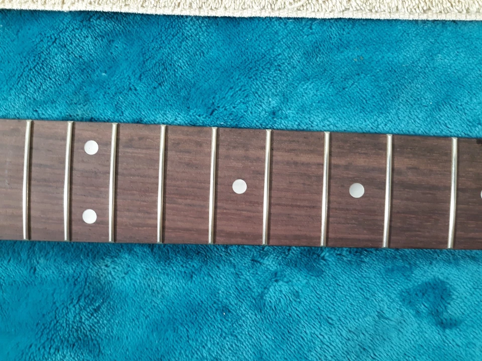 Cuello Stratocaster de palo de rosa macizo WD - 22 trastes (25352) Foto 4 de 4