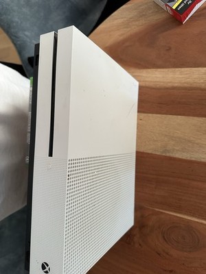 Microsoft Xbox One Mit Vier Wireless Controllern