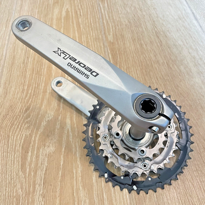 もも　　SHIMANO　22BASIS 1.5-530 NOS Shimano Deore LX crank set FC-M582 175mm 22/32/44 With Bottom