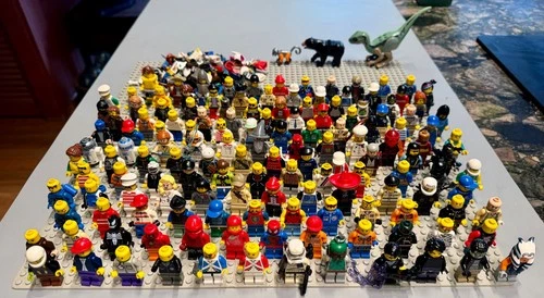 Lego Lot of 144 Minifigures Star Wars Ninja Marvel + Pile of Accessories Hats