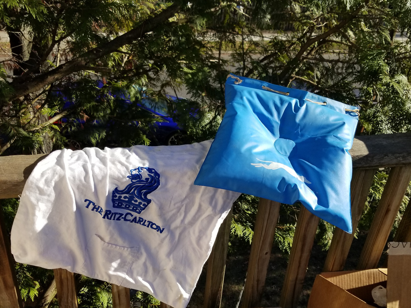 2 VINTAGE LAUNDRY BAG & PILLOW RITZ CARLTON GREYHOUND BUS TOTE BAG