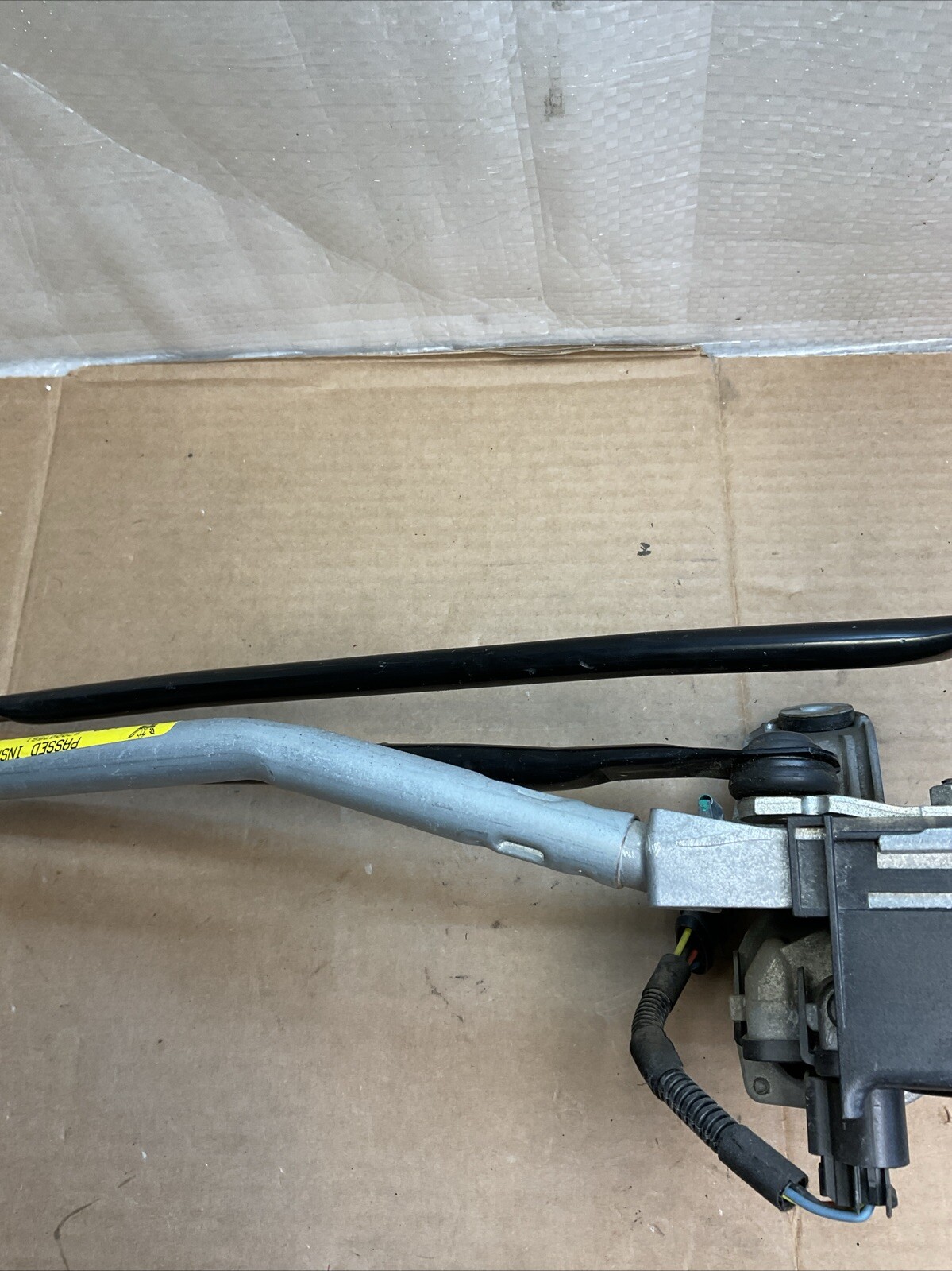 2014 - 2020 MASERATI QUATTROPORTE FRONT WINDSHIELD WIPER MOTOR LINKAGE OEM 19K