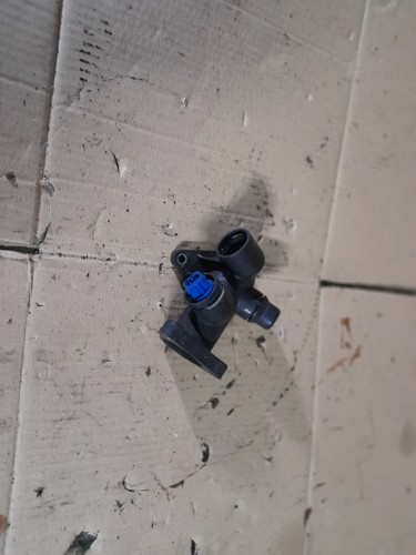 Audi A4 B5 1,6 AHL Kühlmittelflansch Wasserflansch Flansch 058121133B