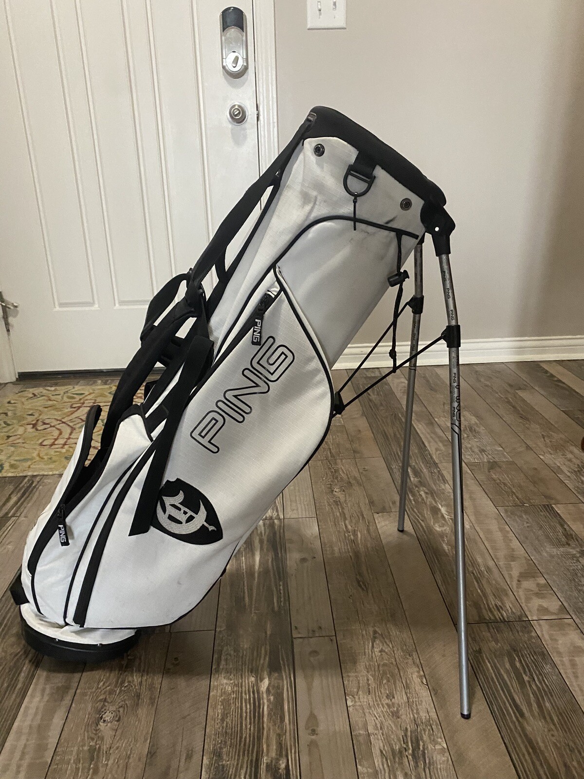 Ping L8 E2 Stand/Carry Golf Bag White Black 4 Way Dual Strap Crestview