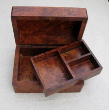 FINE VINTAGE SELECT BURL TWO LAYER JEWELRY/KEEPSAKE BOX DECORATIVE OBJECT D’ ART