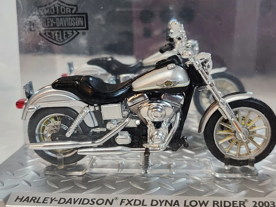 Harley Davidson model 1:24 FXDL DYNA LOW RIDER 2003 DeAgostini/Altaya - Image 4 of 4