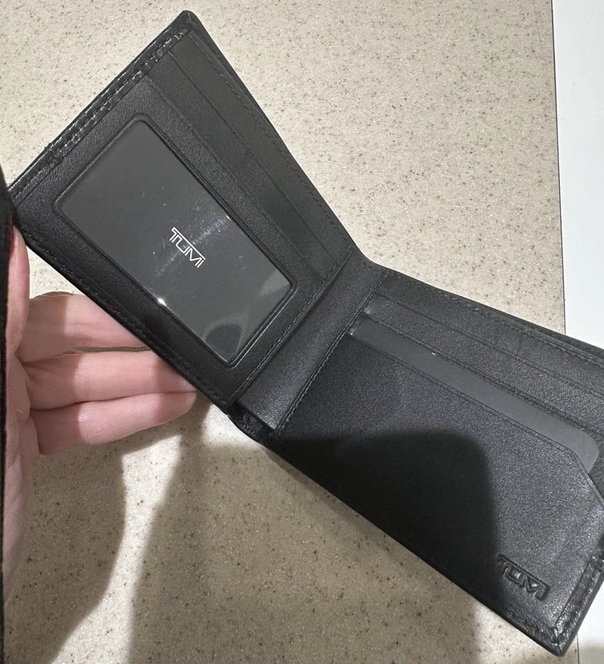 Cartera Tumi Aplha CFX Ranura para Identificación de Tarjeta Cuero/Carbono - Negra Protección RFID NUEVA CON ETIQUETAS Foto 3 de 3