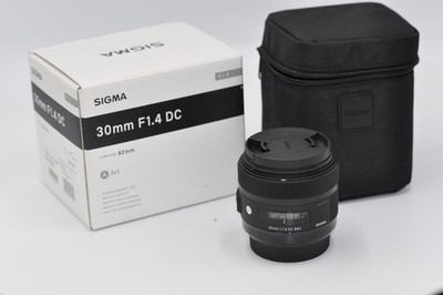 Sigma Sigma DC 30mm F/1.4 Lens