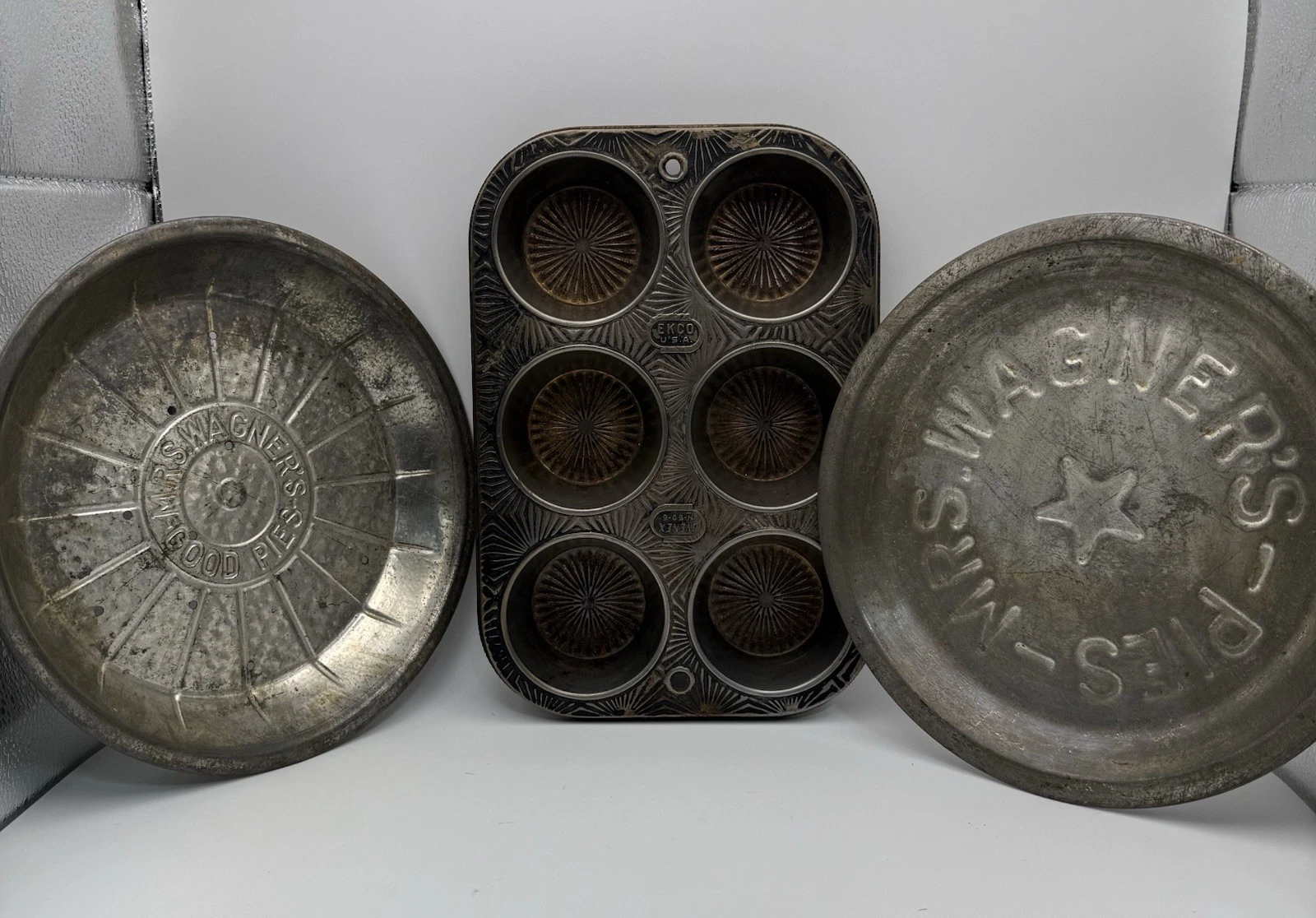 Vintage Lot Of 3 Baking Pans 1 Ecko Ovenex Muffin Tin 2 Mrs Wagner’s Pie
Opens in a new window or ta