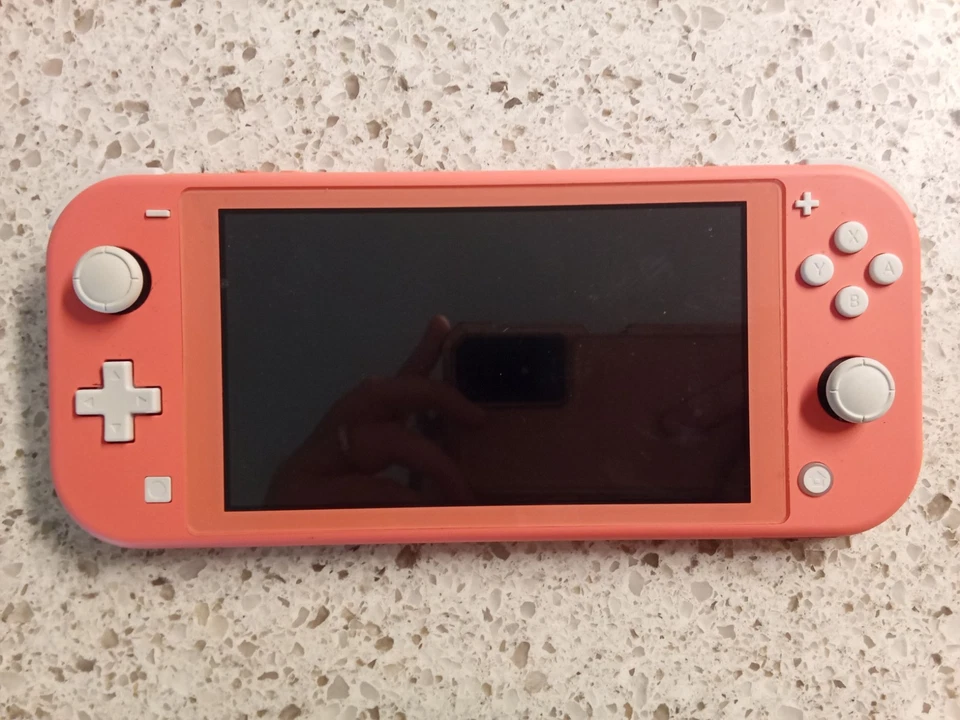 Nintendo Switch Lite Coral Paquete con 7 Juegos y Estuche Foto 2 de 3