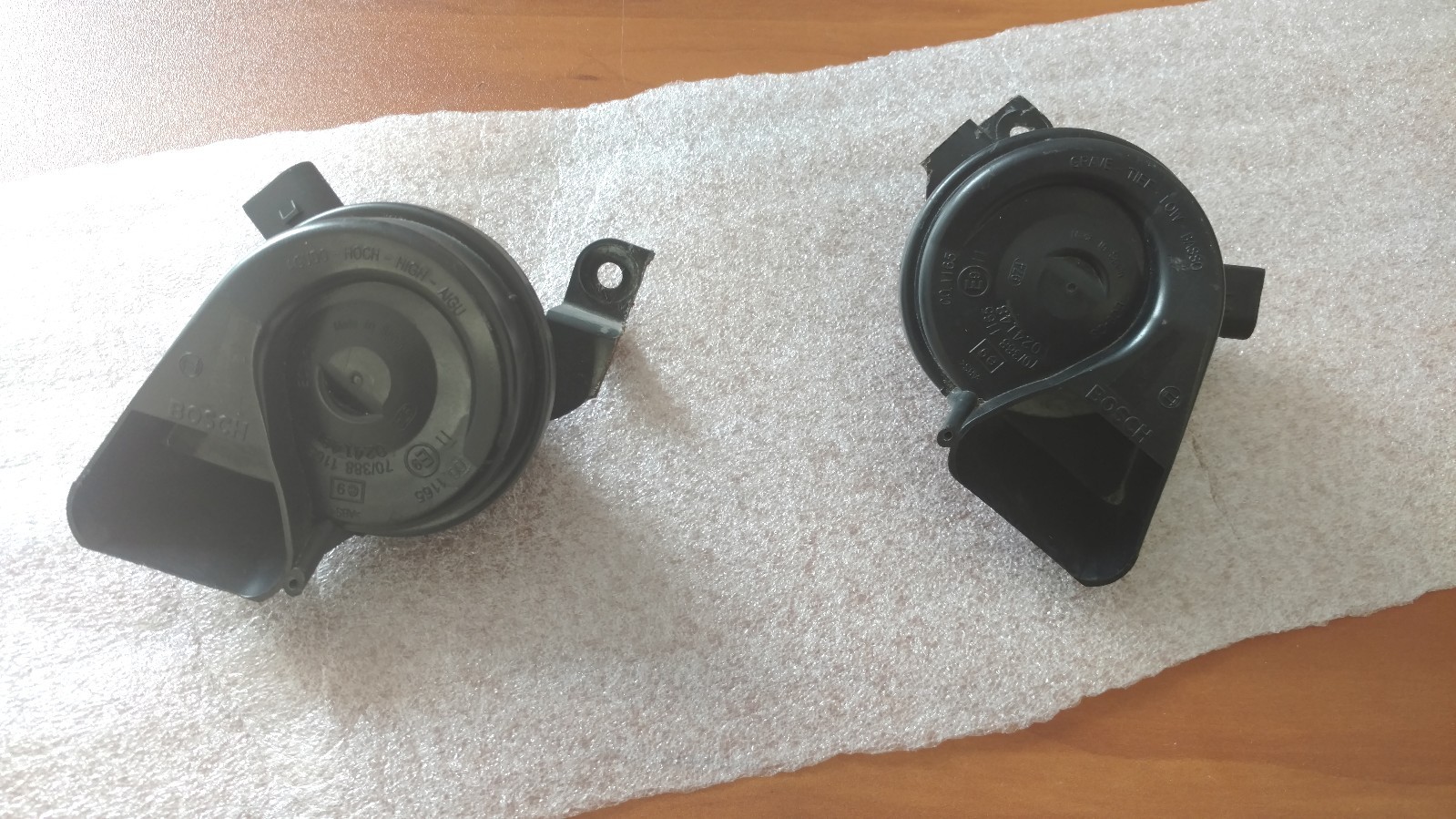 LAMBORGHINI GALLARDO LP560 AUDI FRONT HORNS OEM 4F0951223A