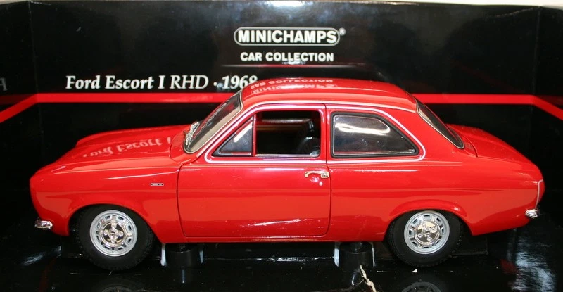Minichamps 1/18 Scale Metal Model Car 150 081070 - Ford Escort MK1 RHD - Red - Image 2 of 4