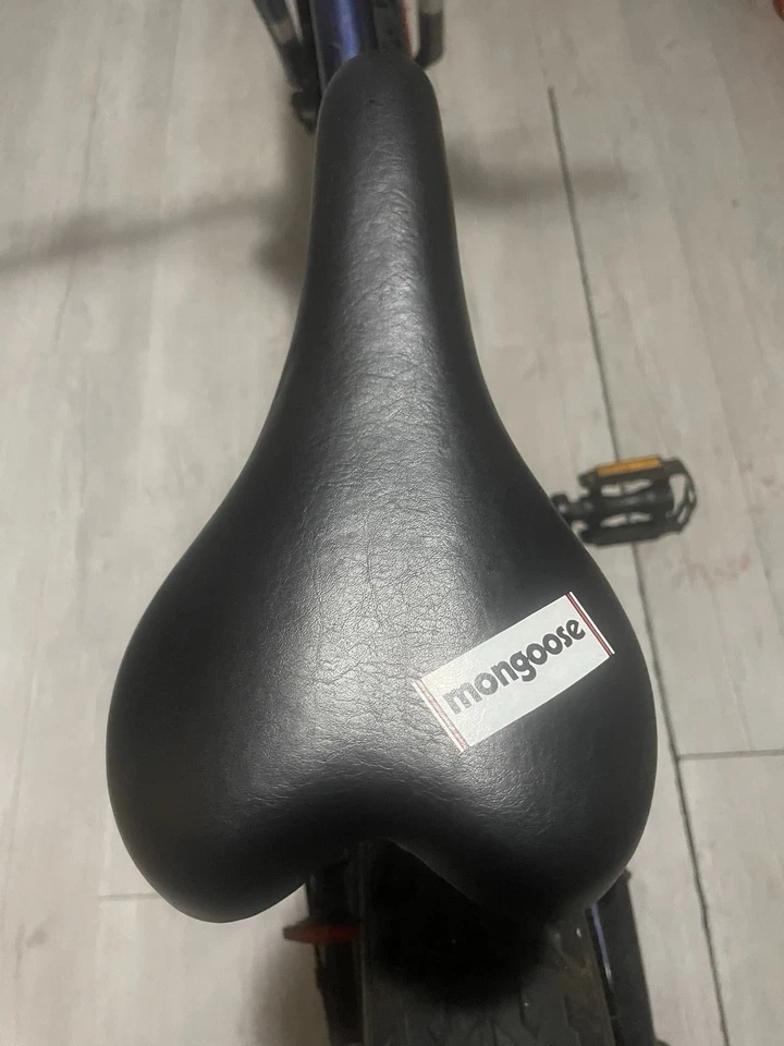 Bicicleta Mongoose Dolomite Fat Tire - Negra/Azul (R4144WMADS) Foto 2 de 4