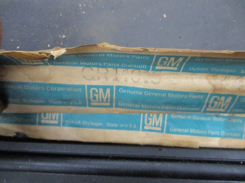 NOS 1957 1958 Oldsmobile Right Rear Quarter Glass Weatherstrip 4695205 - Picture 4 of 6