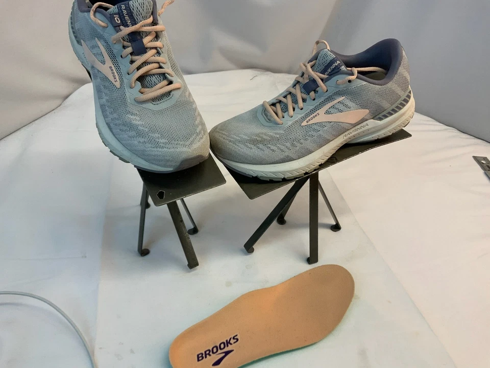 Brooks Ravenna 10 Sz 7 Women Light Blue Running Shoes Worn 3 Times YGI L1S-76 - Image 2 of 4