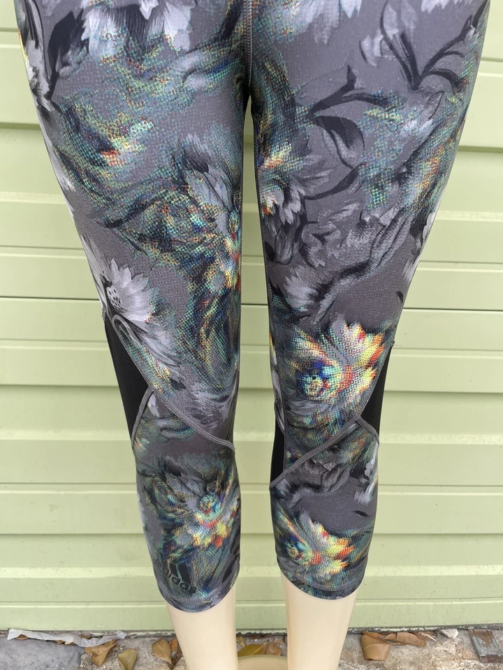 Adidas Women Alphaskin Sport 3/4 Tights Grey Three Multicolor Print size L #B55 - Image 3 of 4