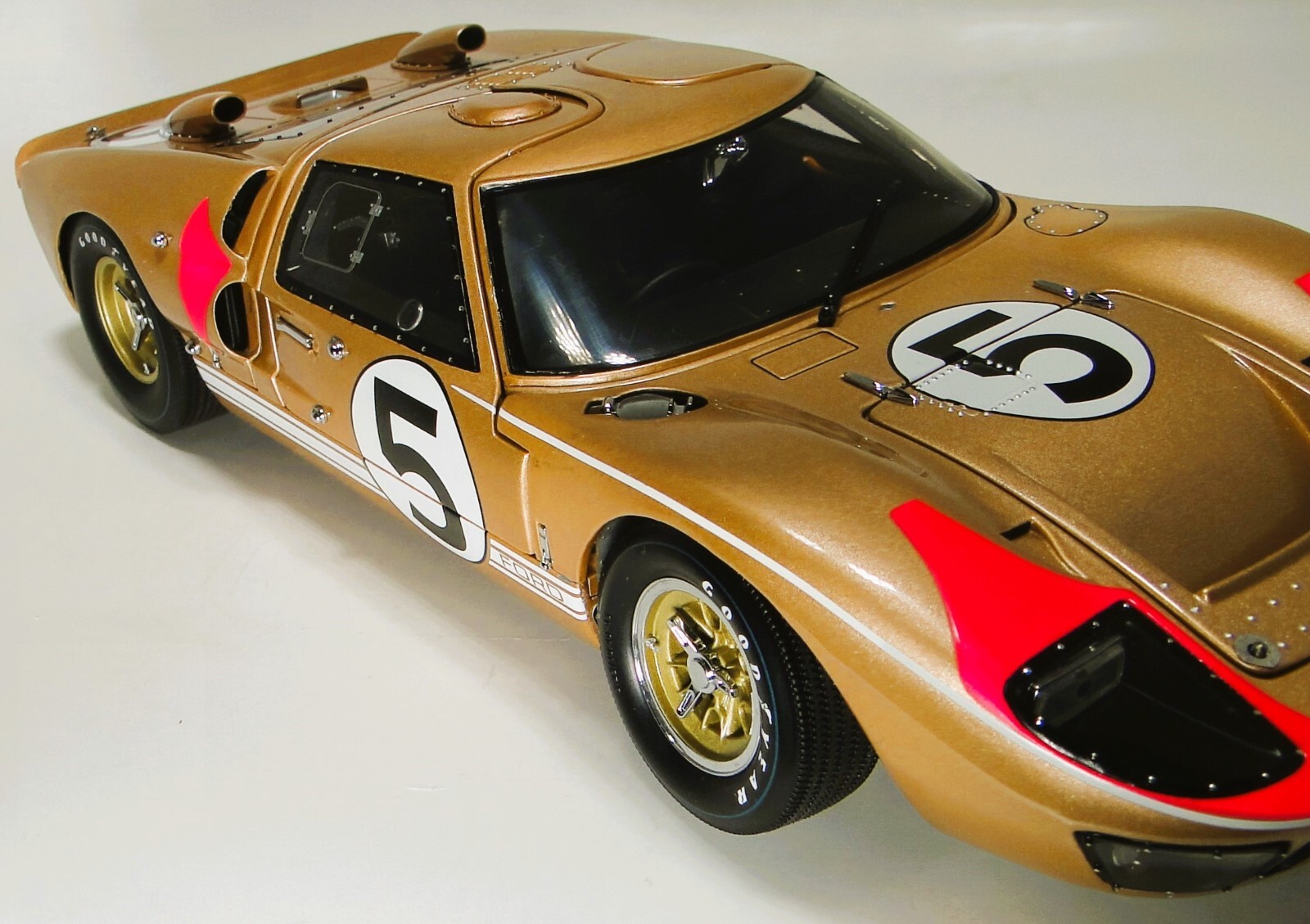 Ford GT40 Race Car Le Mans Racing w/V8 Engine/Custom Metal Body 1:18 SCALE MODEL