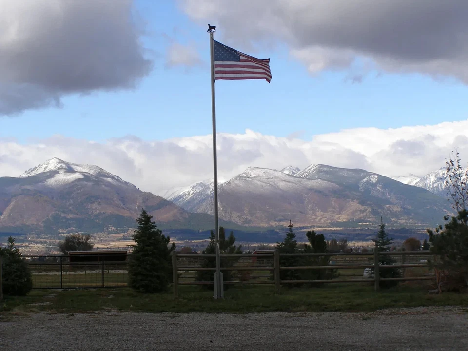 Bandera de Estados Unidos comercial hecha en poliéster 6x10 pies de lujo cosida a mano resistente al viento Foto 2 de 3