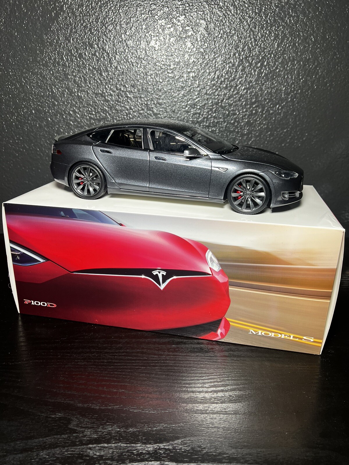 Tesla Model S P100D 1 18 Diecast Official Collectible SOLD OUT