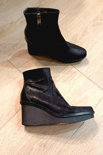 Donald Pliner Frigga Black Wedge Ankle 