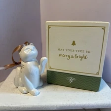 MINT FANCY FEAST Christmas Tree White Cat Ornament  collectible 2018 MINT 22