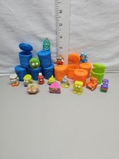 Trash Pack Grocery Gang Mixed Lot 14 Figures  10 Containers